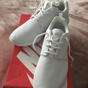 Nike Roshe One tennis shoe